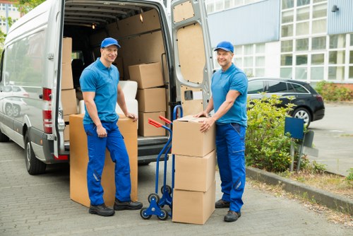Organised flat removal process for a home move in Osterley
